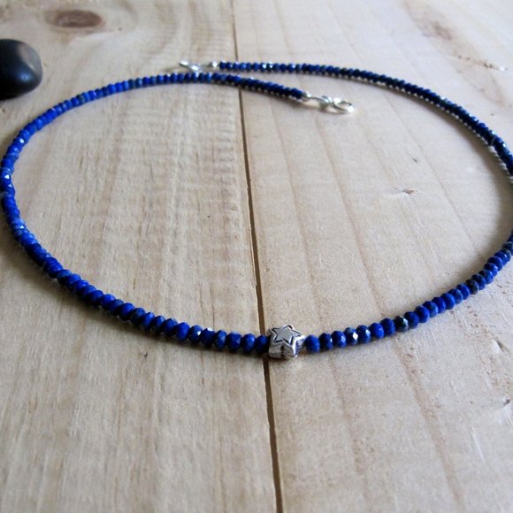 Lapis lazuli necklace with a little sterling silver flower - Picture 2 of 4